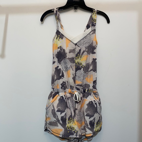 lululemon athletica Pants - Lululemon Be Free Runsie Romper Printed Size 4